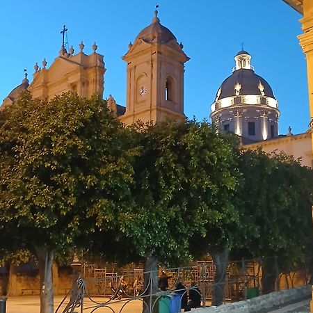 Casa Vacanza Zeus Noto Extérieur photo